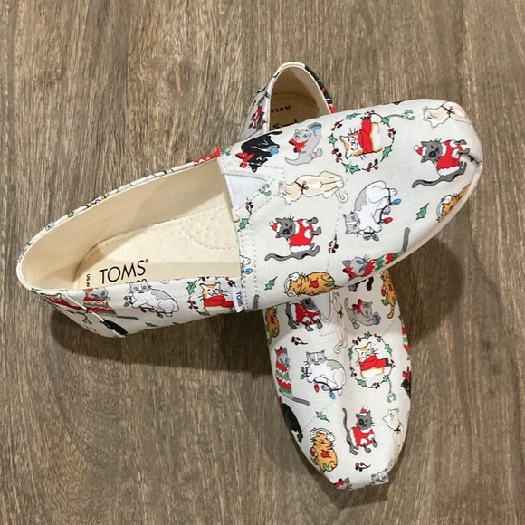NWOT- Women’s Tom’s Belmont holiday cat shoes - Picture 3 of 6